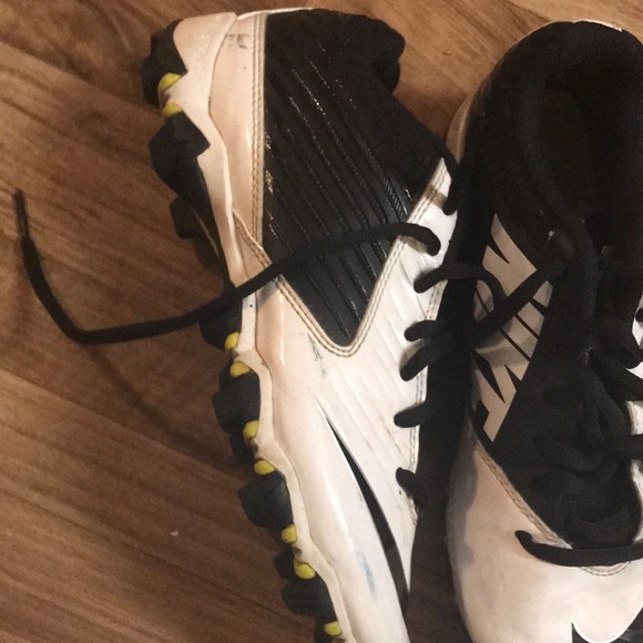 Nike Cleats - Picture 2 of 3
